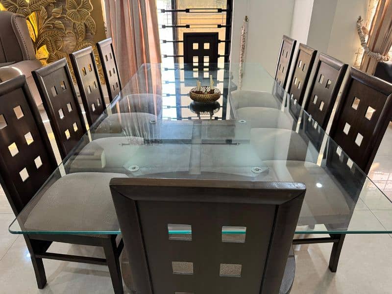 10 seaters dining table only 20 days used 1