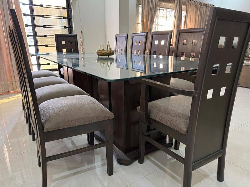 10 seaters dining table only 20 days used 2