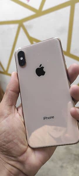 Iphone XS Gold Colour 1