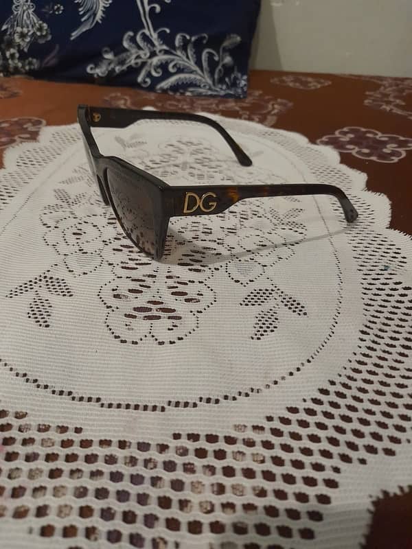 DG brand sunglasses for females 3