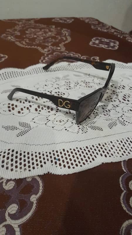 DG brand sunglasses for females 4