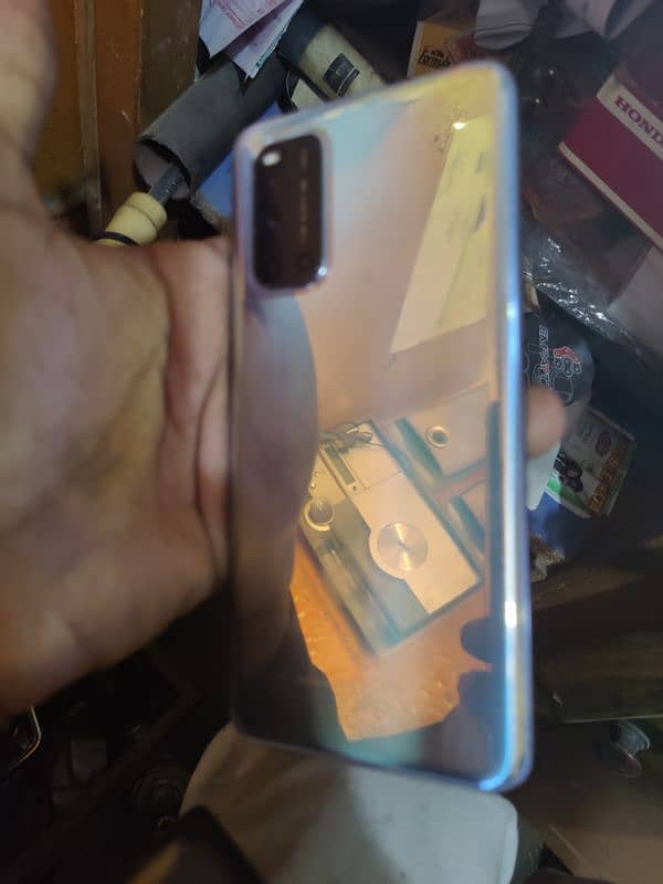 Vivo v19 one hand used 1