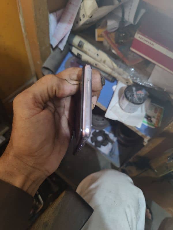 Vivo v19 one hand used 3