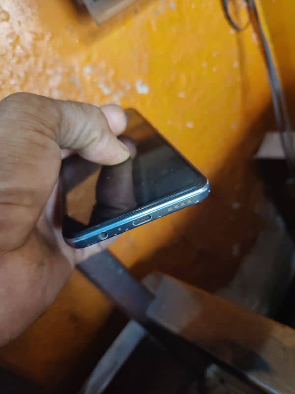 Vivo v19 one hand used 5