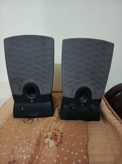 Multimedia speaker system amplifier biult 0