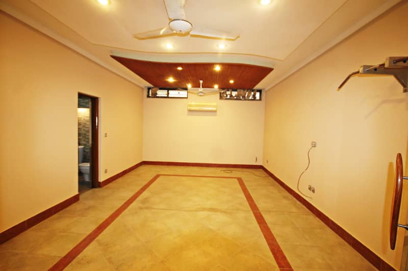 2 Kanal Duplex House With Basement Availabel For Rent In DHA Phase 5 25