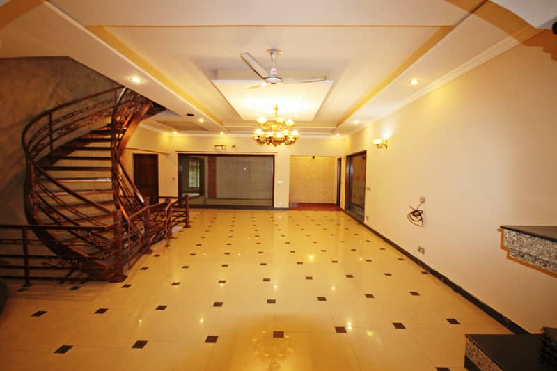 2 Kanal Duplex House With Basement Availabel For Rent In DHA Phase 5 32