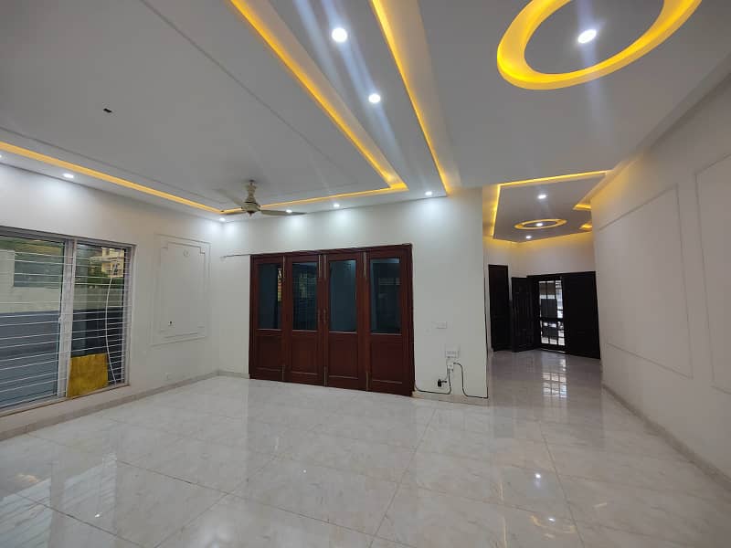 Beautiful Kanal Designer House For Rent 3