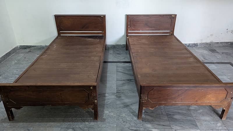 Used Wooden Beds with used mattress are for urgent Sale in Taxila 3