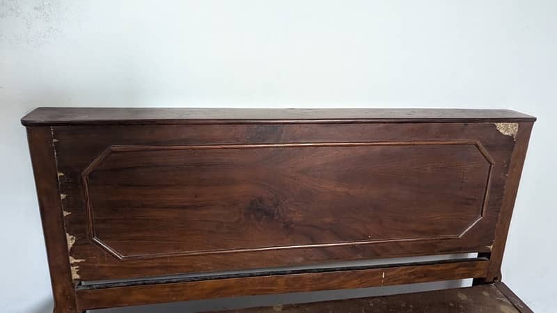 Used Wooden Beds with used mattress are for urgent Sale in Taxila 5