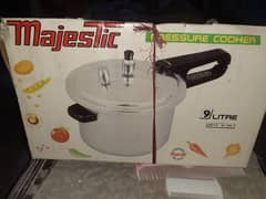 Majestic pressure cooker 9 litre 0