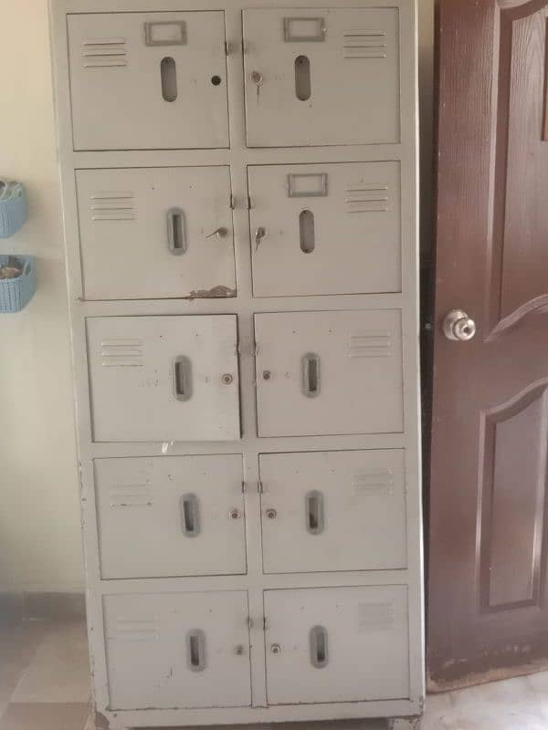 locker just like new 0