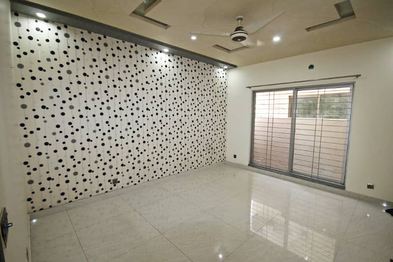 10 Marla House Available For Rent In DHA Phase 5 5