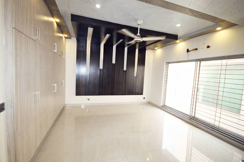 10 Marla House Available For Rent In DHA Phase 5 22