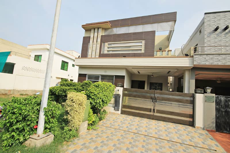 10 Marla House Available For Rent In DHA Phase 5 44