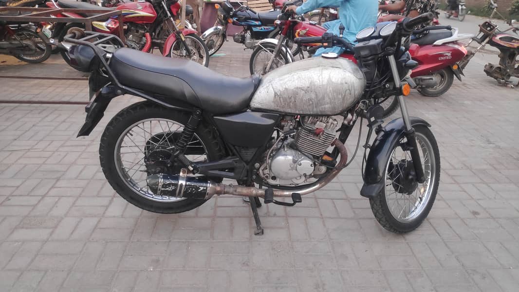 Suzuki GS 150 2014 2