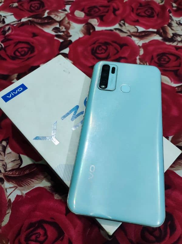 Vivo Y30 (4/64) With Box and charger 1