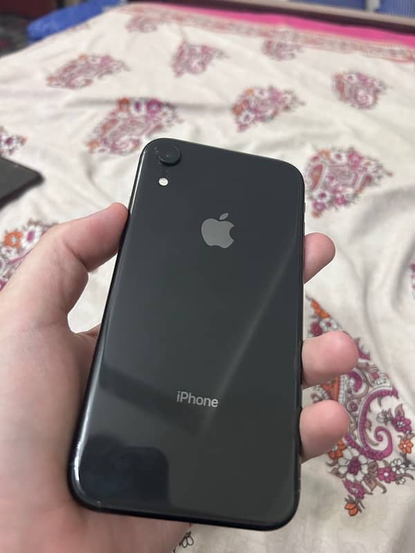 iPhone XR 3