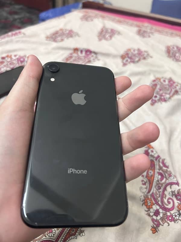 iPhone XR 4