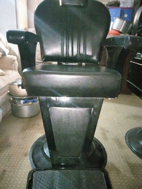 For urgent Sale new chair only serious buyers contact karain 0