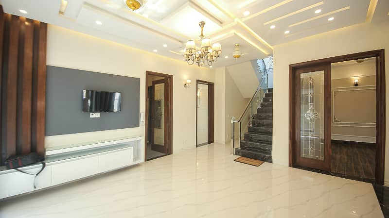 6 Bed Room 1 Kanal House Availabel For Rent In DHA Phase 4 3