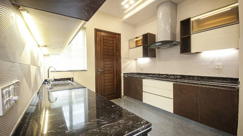 6 Bed Room 1 Kanal House Availabel For Rent In DHA Phase 4 9