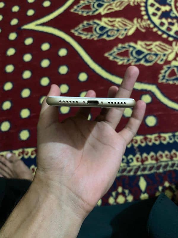 10/10 condition iphone 7 by pass cont+wtsp03195029608 2