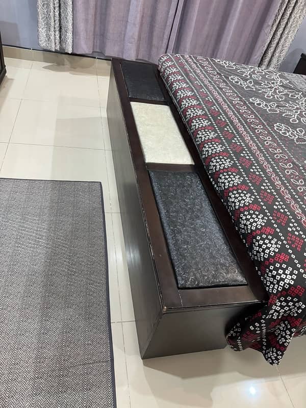 King Size Bed Set With Side Tables & Dressing Complete 1