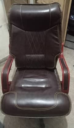 Executive revolving chair in perfect condition 0