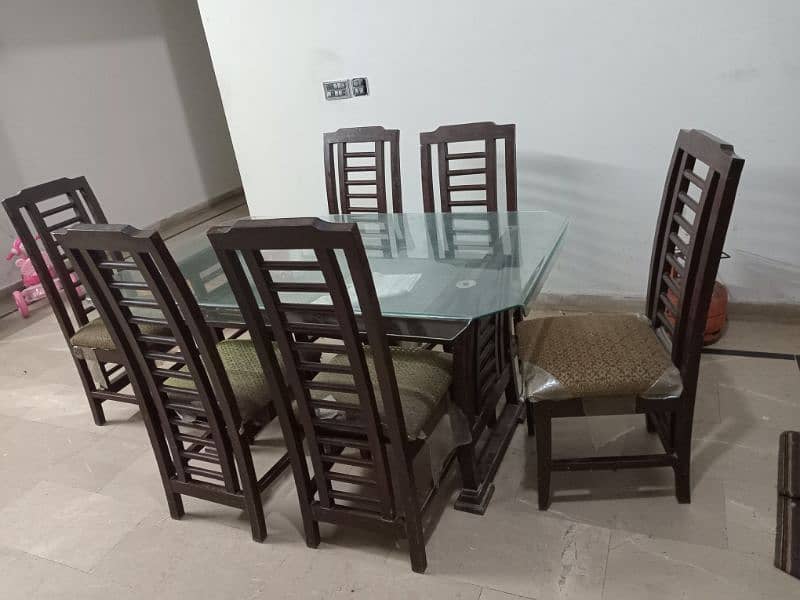 dinning table for sale with 6 chairs 3