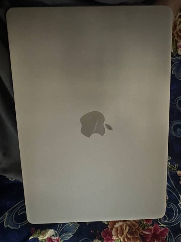 Apple Macbook Air M3 13 inches only 15 days used, Perfect condition 2