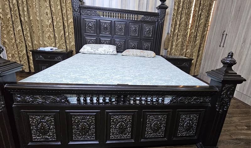 Pure sheshum chinyoti Bed with side tables 2