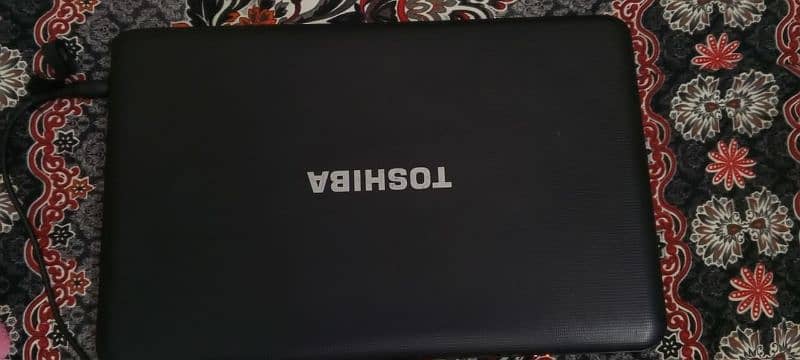 toshiba satelite i3 processor  6 gb ram 250 4