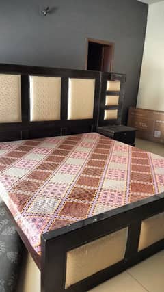 bed set with side tables