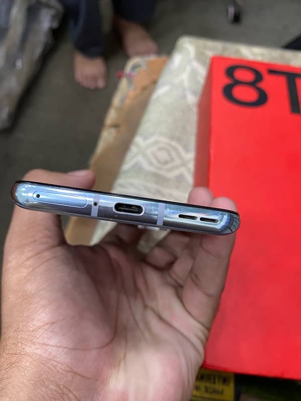 One plus 8t 10/10 condition with box new phone 6