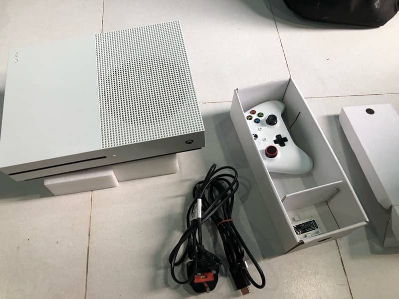 xbox one s with box new condition 1