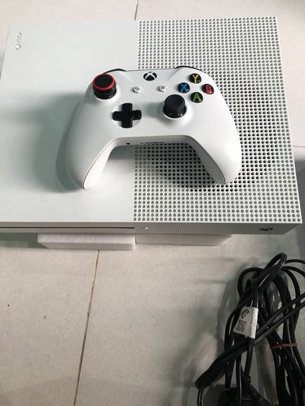 xbox one s with box new condition 2