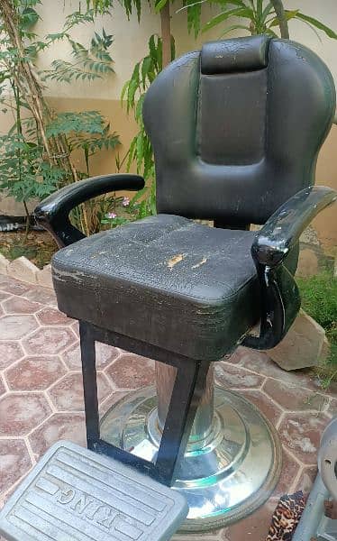 pair of two beauty saloon parlour chairs 0