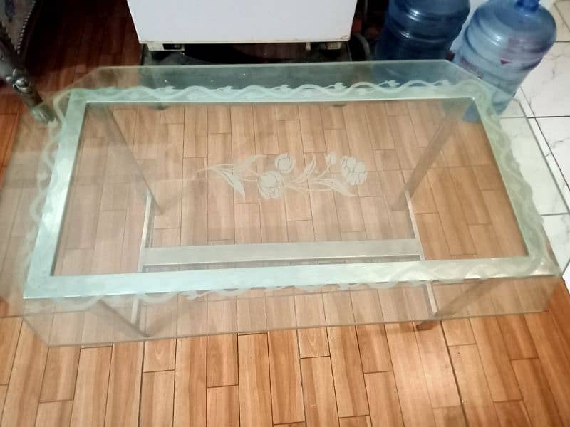 Glass Table with Beautiful Design in Very Good Condition 2