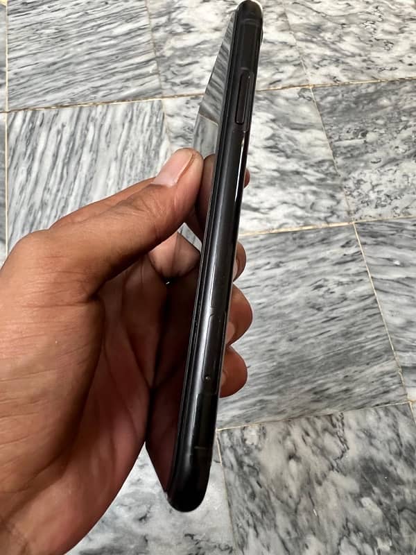 i phone Xr / 128GB /non pta 3