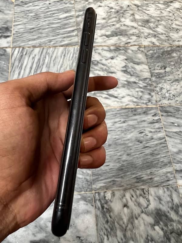 i phone Xr / 128GB /non pta 4