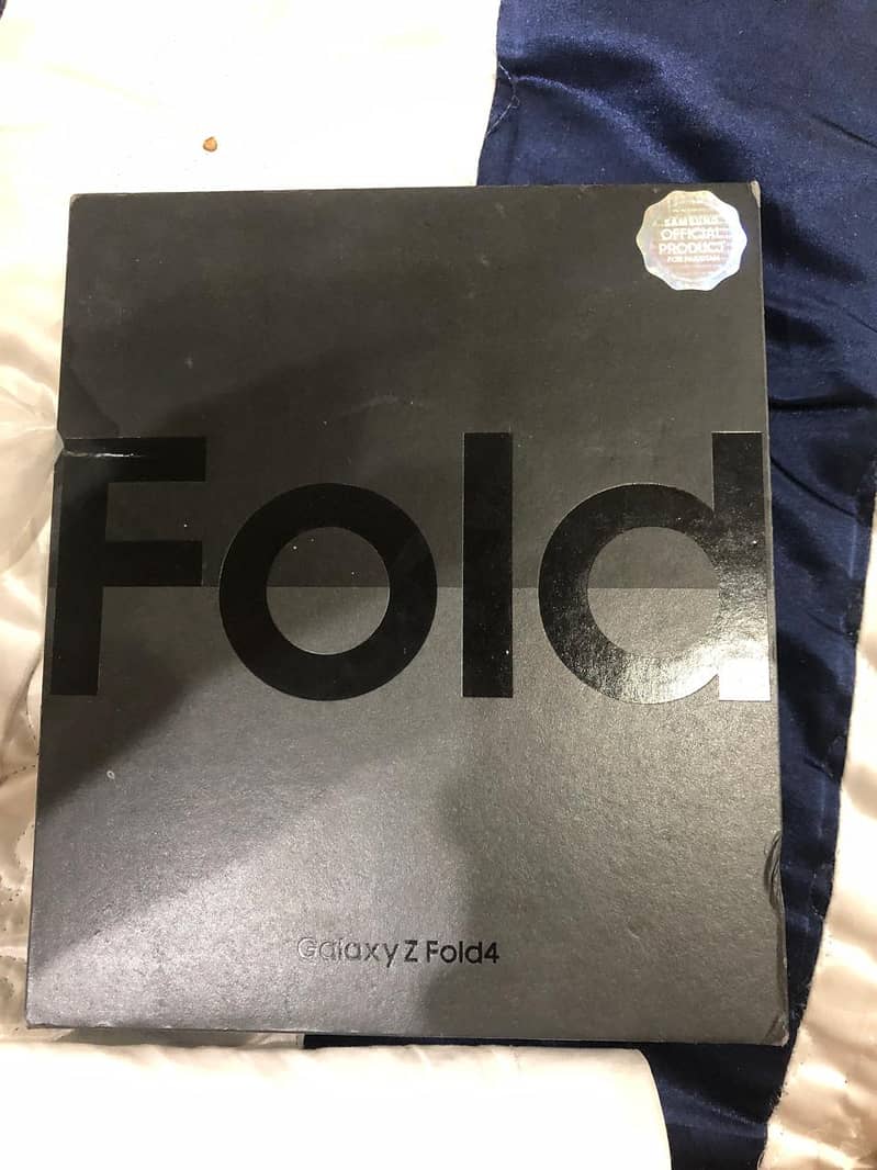 Samsung Galaxy Z Fold 4.12+8=20gb ram // 512gb rom. Never opened. 11