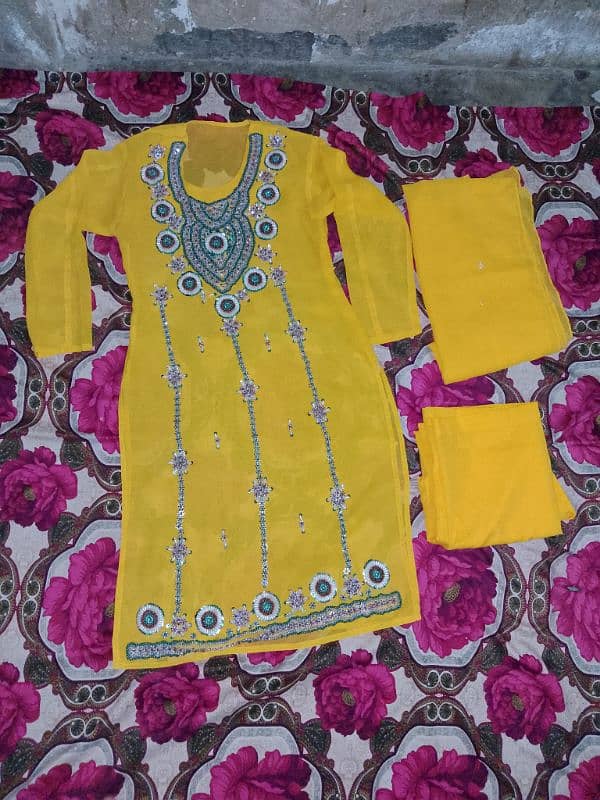 mehndi Dress one Time use 1