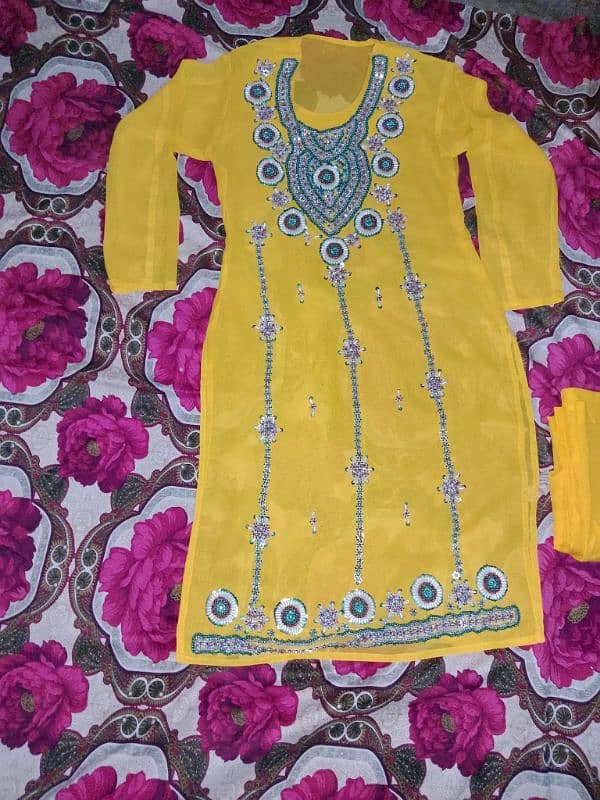 mehndi Dress one Time use 2