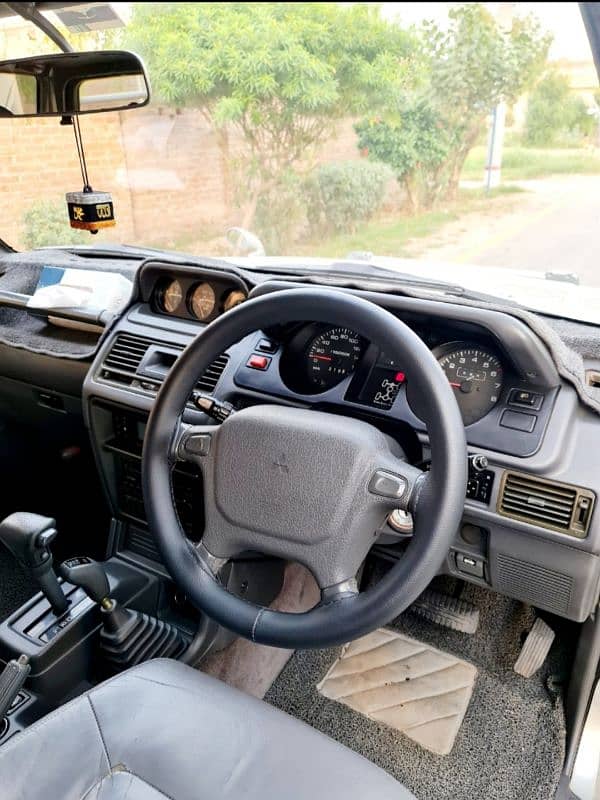 Mitsubishi Pajero 1992 6