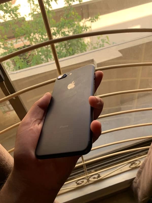 Iphone 7plus (contact: 03245016161) 1