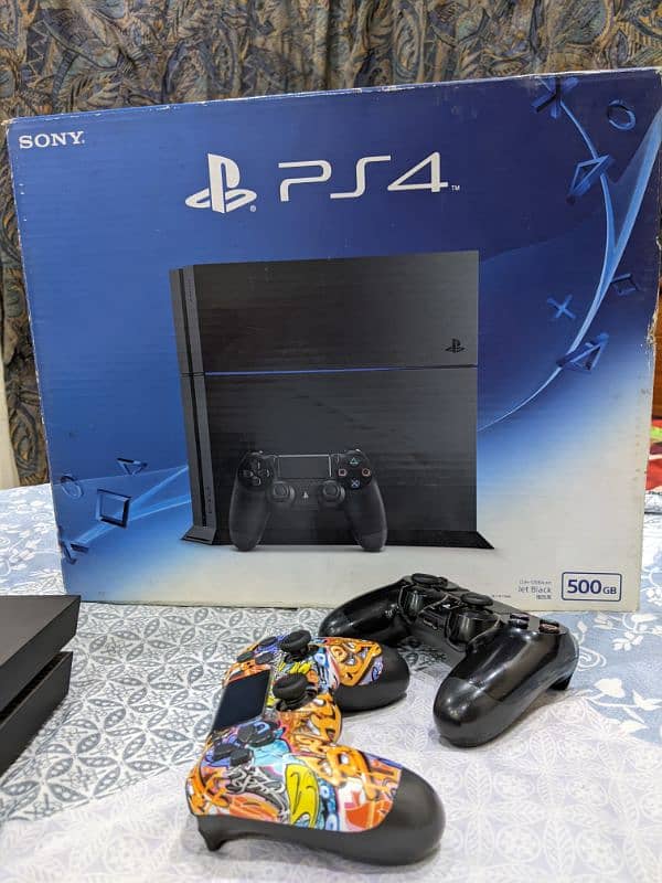 PS4(playstation) 1200 SERIES 10/10 CONDITION WITH 2 CONTROLLERS 5