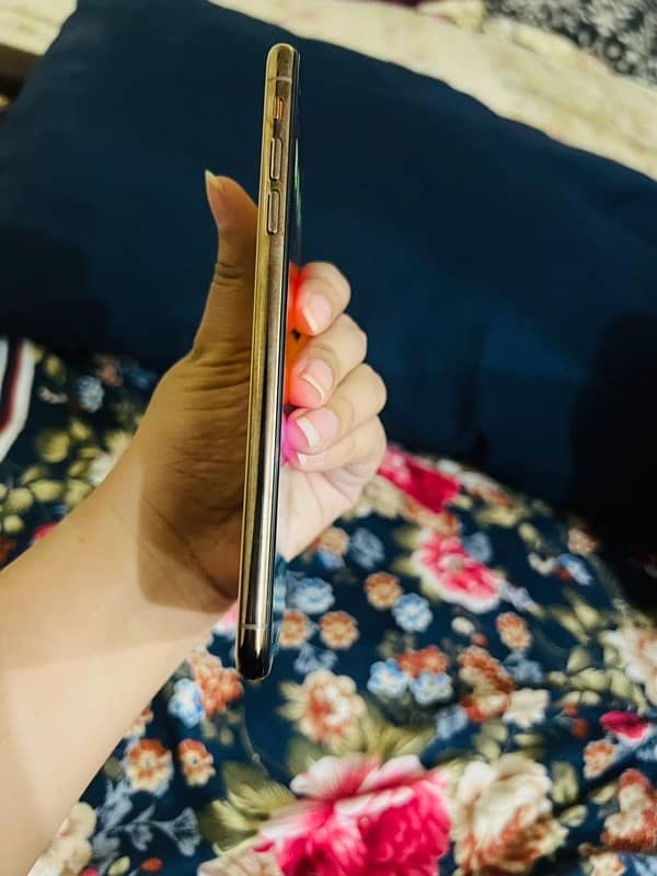 iphone Xsmax 265 gb pta approved 94% btry 1