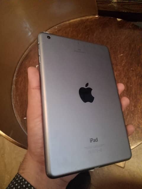 apple ipad mini A1489 16gb urgent sales 1