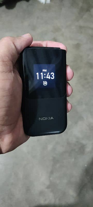 Nokia 2720 Classic Folding phone 3